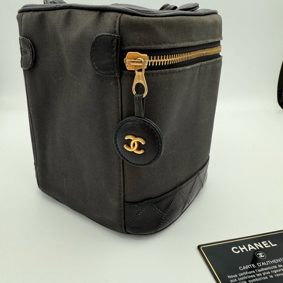 CHANEL Black Cosmetic Case with Gold Zipper - Picture 1 of 12